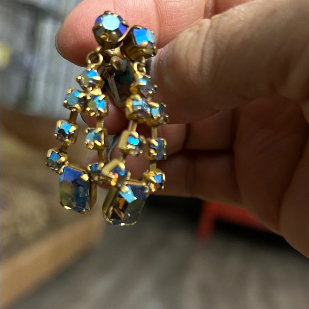 Vtg Austria AB Gold and Blue Crystal Drop Earrings screw backs dangle  B6